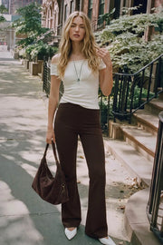 Legging ajustado de fit flare y cintura alta con pretina elástica.