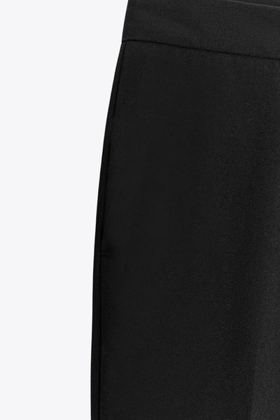 Legging ajustado de fit flare y cintura alta con pretina elástica.