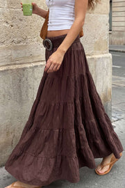 Falda maxi de cintura media con pretina elástica, corte en a y capas de olanes en bajo.