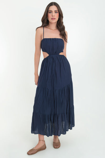 Maxi vestido de escote recto con plisados frontales, tirantes delgados ajustables, corte en a, bajo con capas de olanes, cut out en costados y espalda. Detalle de rib elástico en cintura.