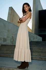 Maxi vestido de corte en a, tirantes delgados con nudo amarrables, escote corazón con cortes y detalles plisados. Cierre posterior con cremallera visible en contraste y olanes en borde de bajo.
