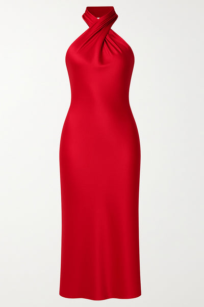 Maxi vestido satinado de fit recto, cuello halter cruzado con lazo amarrable posterior, escote en espalda y cierre posterior con cremallera oculta. Detalle de abertura lateral en bajo.