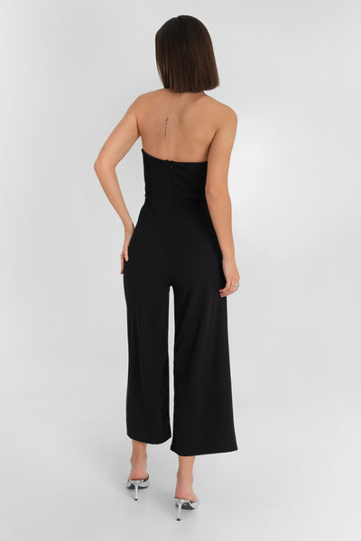 Palazzo strapless de escote v, fit flare, fit ajustado y cinturón con hebilla en contraste. Cierre con cremallera oculta posterior.  Tallas y medidas
