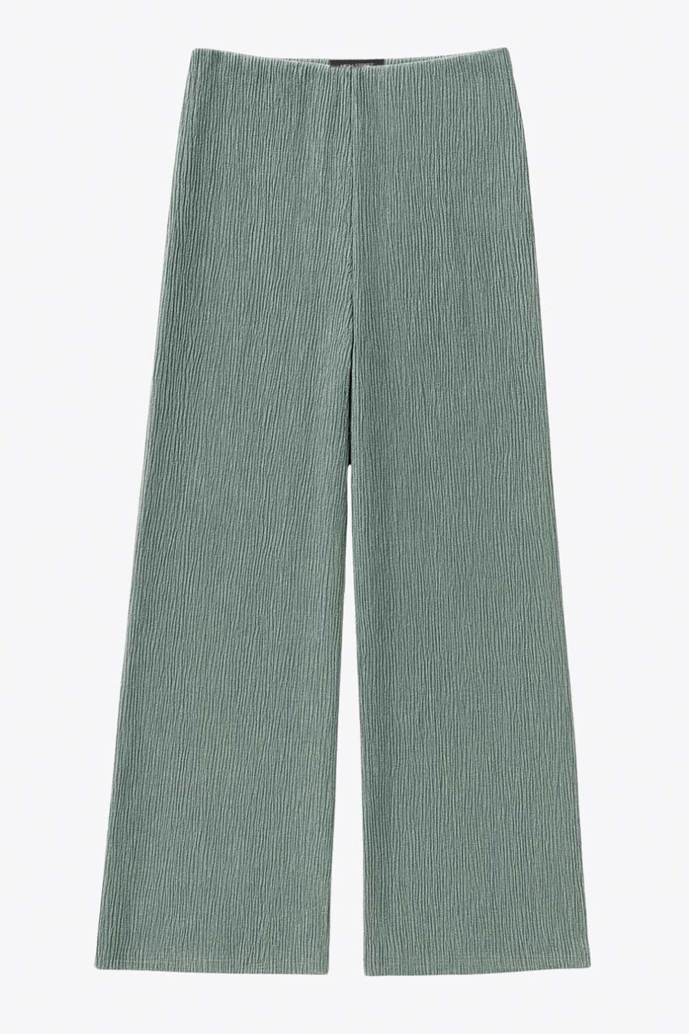 Pantalón de fit wide leg, cintura alta elástica y textura en tejido.