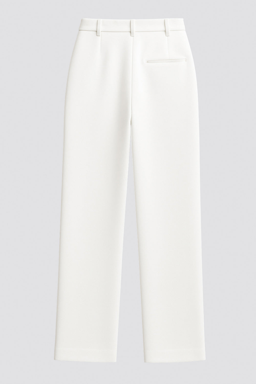 Pantalón de fit wide leg, pinzas frontales, bolsillos delanteros, cintura alta con pretina y trabillas. Detalle de vivo decorativo posterior, cierre con botón y cremallera oculta.