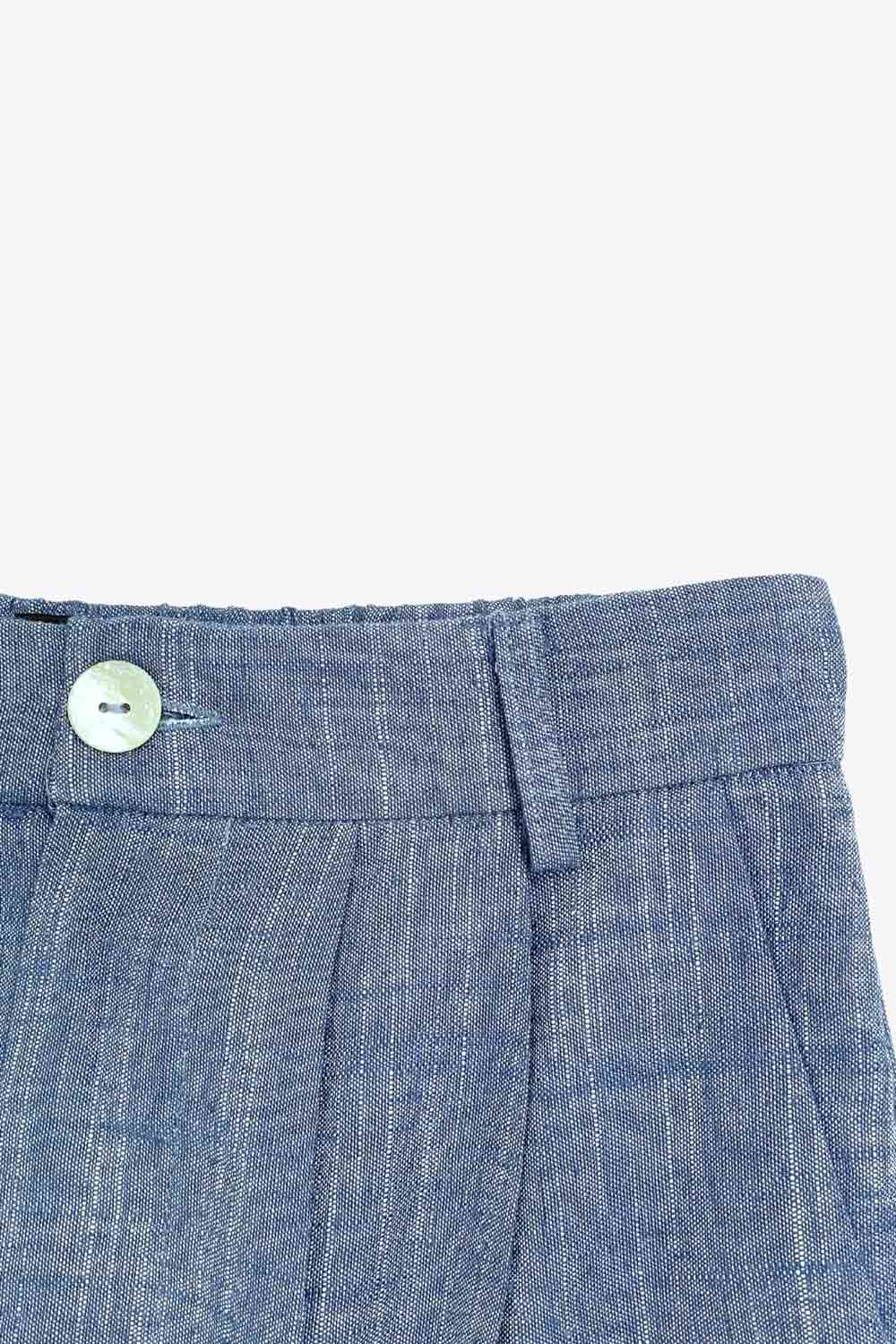 Pantalón de fit culotte, con pinzas al frente, pretina con botón y trabillas para cinturón. Con cintura elástica.&nbsp;