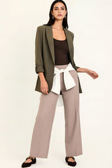 Pantalón de fit recto cintura media con raya