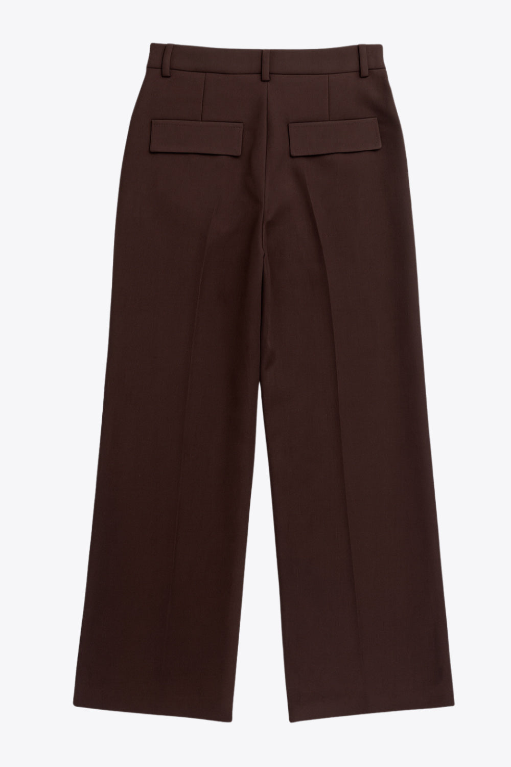 Pantalón de fit recto, cintura alta con pretina y trabillas, bolsillos delanteros y posteriores con cartera, raya frontal, cierre con broche y cremallera oculta.