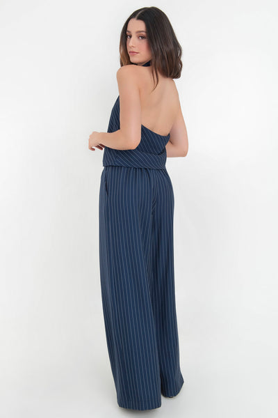 Pantalón de lino, estampado rayas, fit palazzo, cintura alta con pretina elástica posterior, trabillas, bolsillos delanteros y pinzas frontales. Cierre frontal con botón y cremallera oculta.