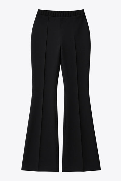 Pantalón ajustado de fit flare, cintura alta con pretina elástica y detalle de raya frontal.