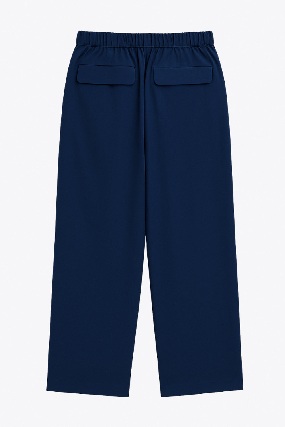 Pantalón jogger de fit recto, bolsillos delanteros de parche y decorativos posteriores con cartera, cintura alta con pretina elástica y jareta ajustable.