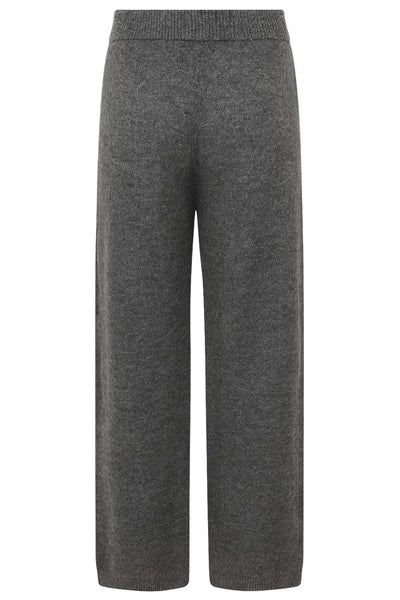 Pantalón de punto fit recto, cintura media con pretina elástica y rib en bajo.