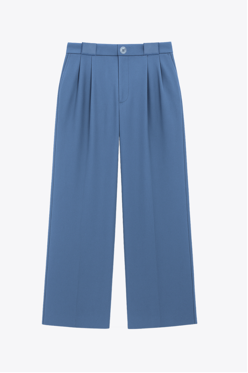 Pantalón de fit wide leg, cintura alta con pretina y trabillas, pinzas frontales, bolsillos delanteros, detalle de raya frontal y posterior. Cierre frontal con botón y cremallera oculta.
