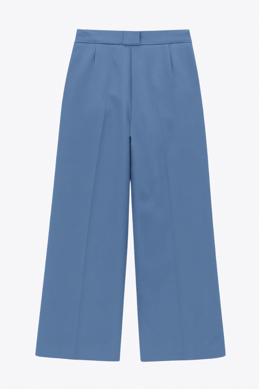 Pantalón de fit wide leg, cintura alta con pretina y trabillas, pinzas frontales, bolsillos delanteros, detalle de raya frontal y posterior. Cierre frontal con botón y cremallera oculta.