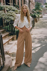 Pantalón wide leg cintura media con trabillas laterales