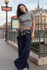 Pantalón wide leg cintura media con trabillas laterales