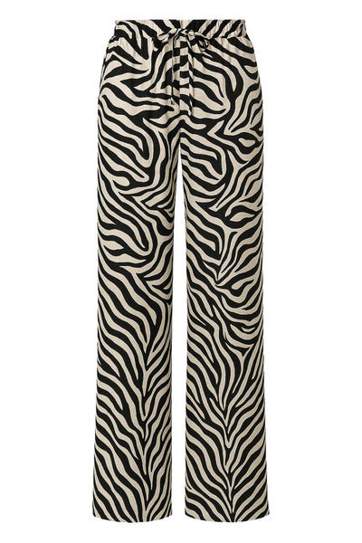 Pantalón estampado de fit fluido, bolsillos delanteros, cintura media con pretina elástica y jareta frontal ajustable.