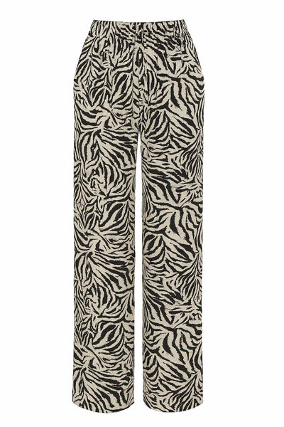 Pantalón estampado de fit fluido, bolsillos delanteros, cintura media con pretina elástica y jareta frontal ajustable.