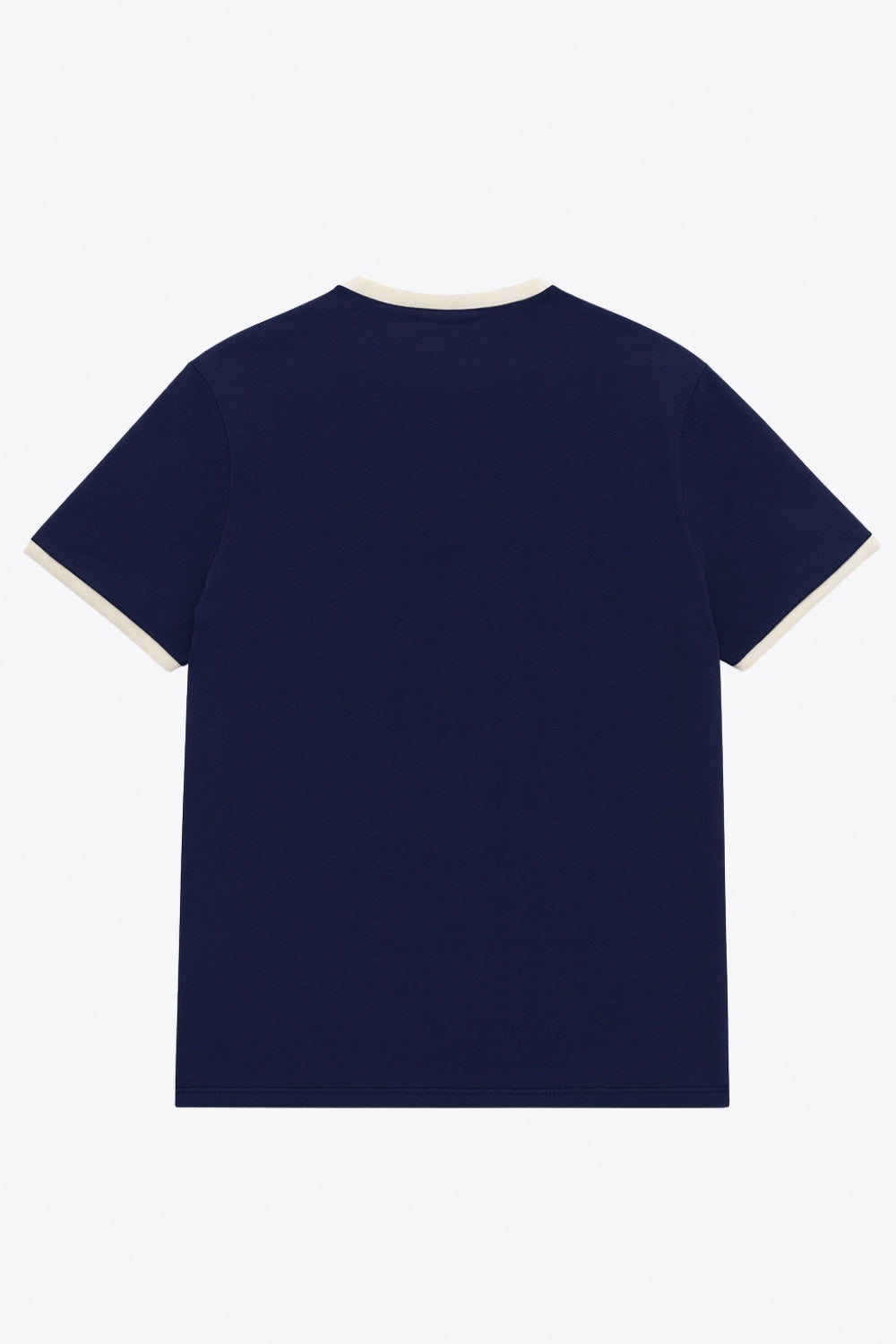 Camiseta básica de fit recto, cuello redondo y manga corta con detalle de contraste en bordes.