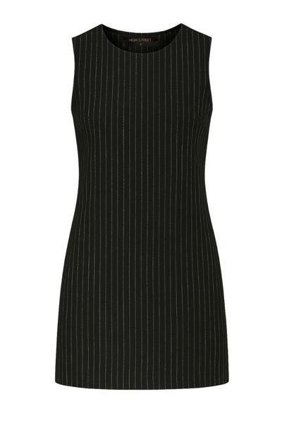 Playsuit de estampado rayas, fit ajustado, cuello barco, sin mangas, pinzas frontales, lazo amarrable posterior y cierre con cremallera oculta.