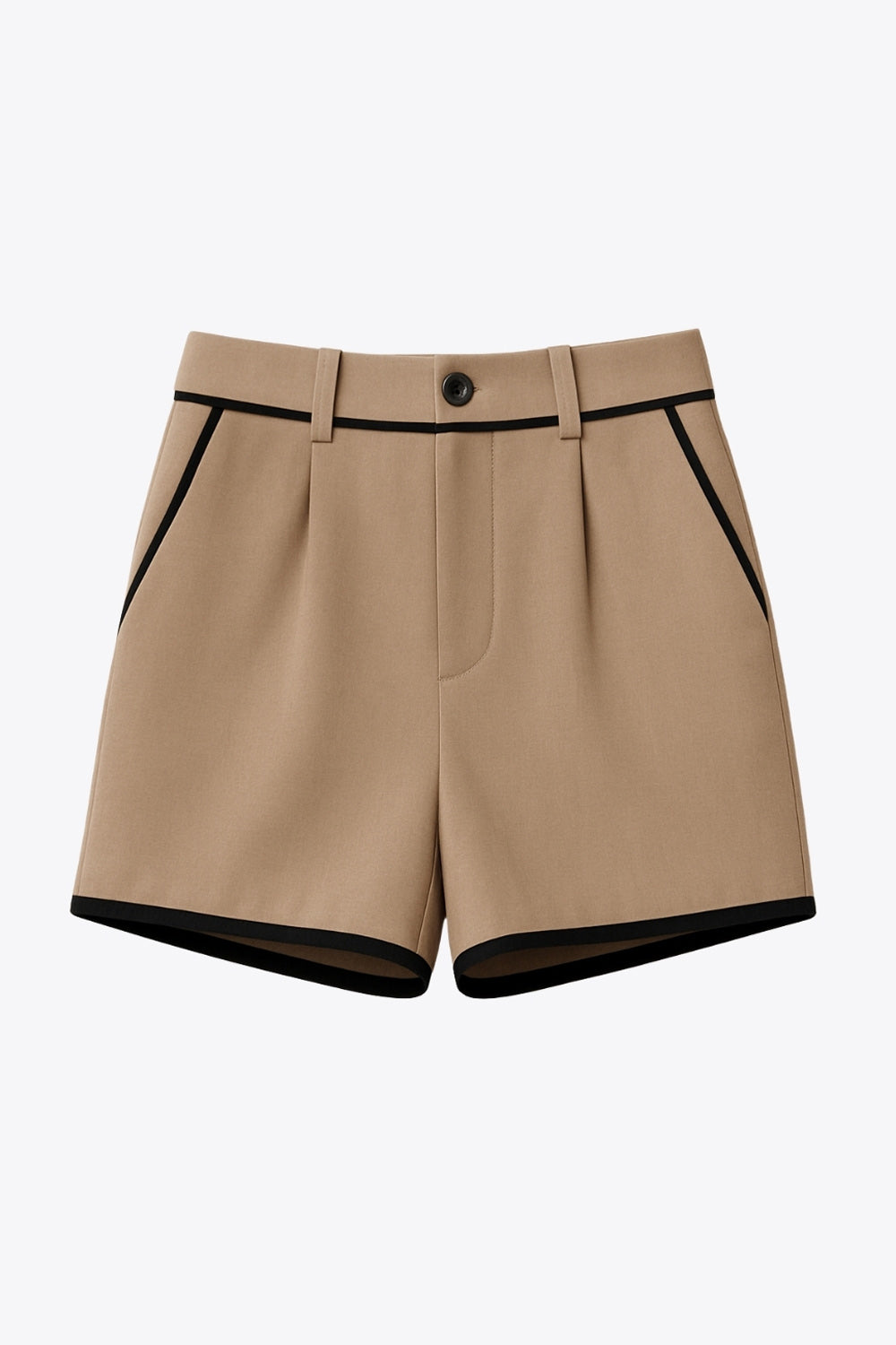 Short de fit recto, cintura alta con pretina y trabillas, bolsillos delanteros, pinzas frontales, cierre frontal con botón y cremallera oculta. Detalle de ribete decorativo en contraste.