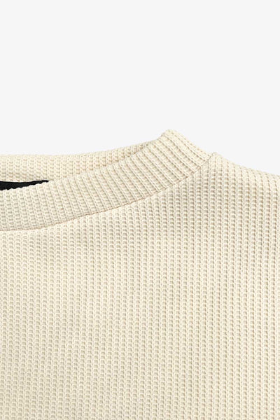 Jersey básico de punto, fit recto, cuello redondo y manga larga de hombro caído.