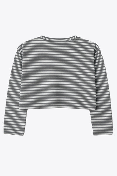 Jersey corto de fit ligeramente oversized, cuello redondo con rib y manga larga con hombro caído.