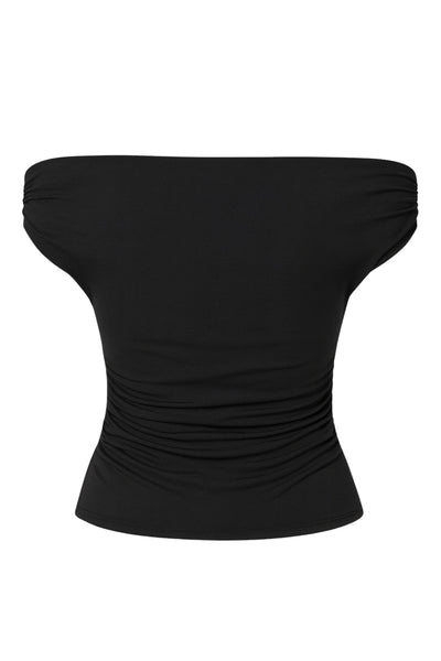 Top de fit ajustado, hombros descubiertos, manga corta seguida con plisados laterales, escote recto y plisados en costados.