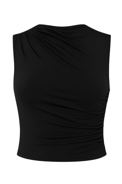Top corto de fit ajustado, sin mangas, cuello barco, plisados decorativos en hombro y costados.