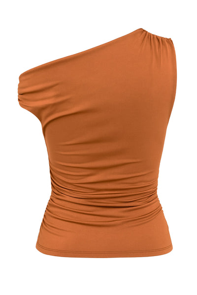 Top ajustado asimétrico de escote diagonal, una manga corta seguida con hombro descubierto, plisados en hombros y costados.