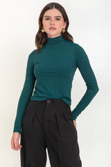 Top básico ajustado de cuello alto