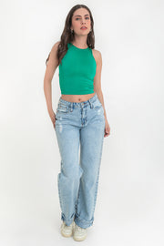 Top básico satinado de fit ajustado, sin mangas y cuello redondo.