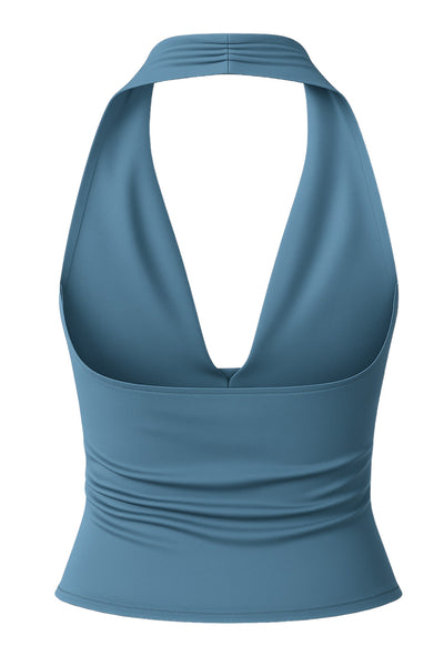 Top corto ajustado de cuello halter con escote fluido, sin mangas, escote en espalda, cierre posterior con botón y ojal.