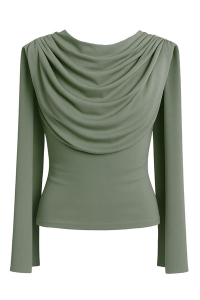 Top de fit ajustado, sin mangas, cuello redondo y detalle decorativo frontal con plisados en hombros.