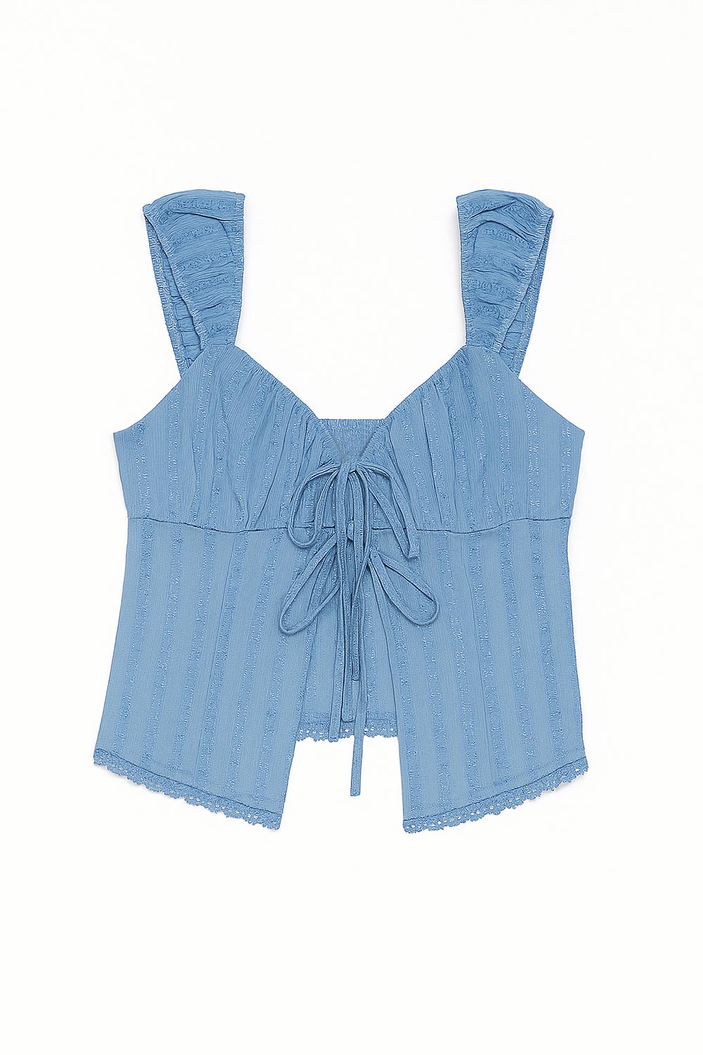 Top de manga corta con rib elástico en bordes, fit recto, escote redondeado con cut out y lazado amarrable frontal. Detalle de abertura frontal y encaje decorativo en bajo.