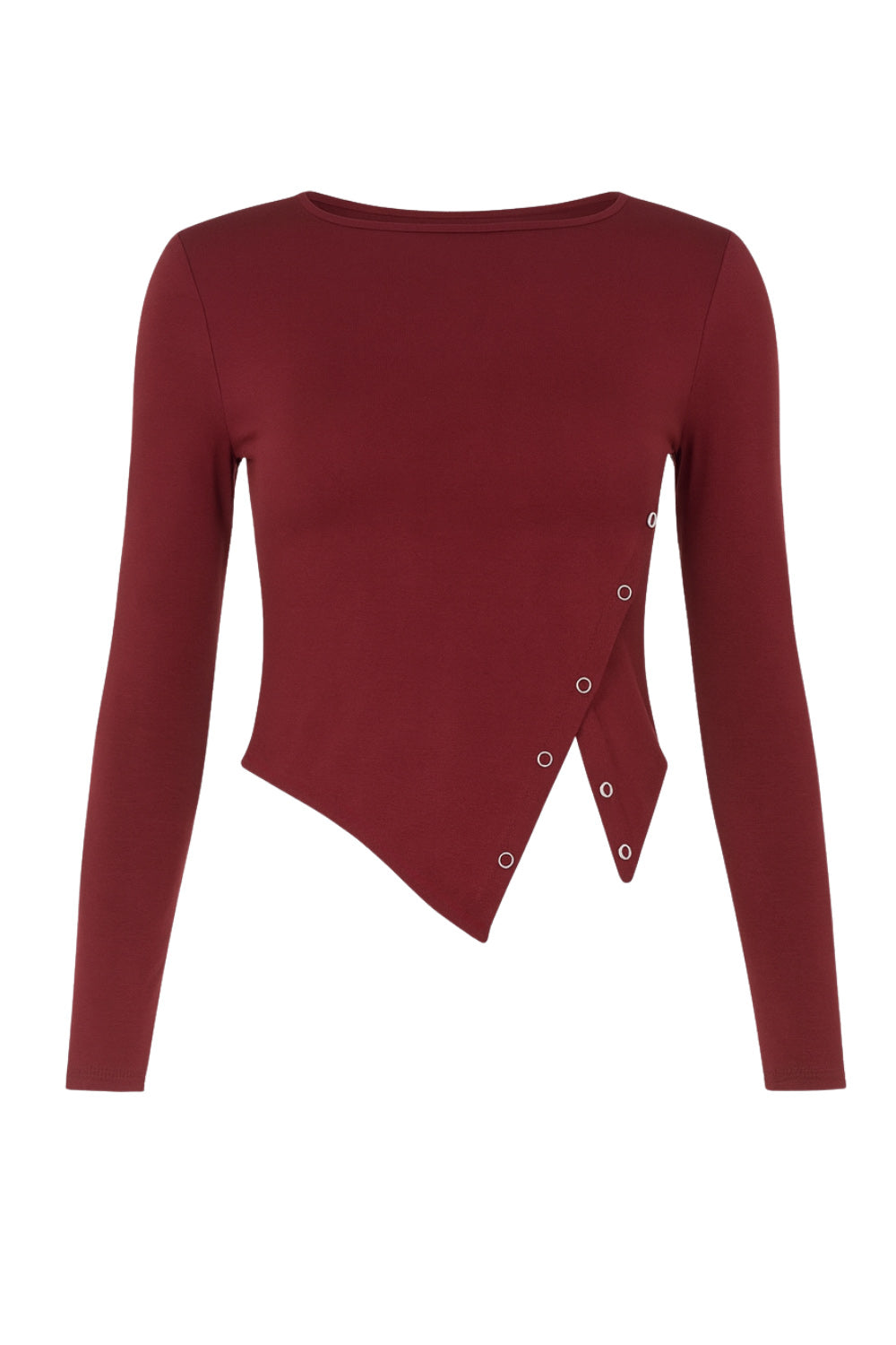 Top corto de fit ajustado, cuello barco, manga larga, botones decorativos en diagonal y bajo asimétrico frontal.