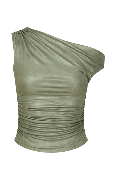 Top metálico asimétrico de fit ajustado, escote diagonal, una manga corta seguida con hombro descubierto, plisados en hombro y detalle de plisados en costados.