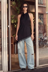 Top halter asimétrico con encaje