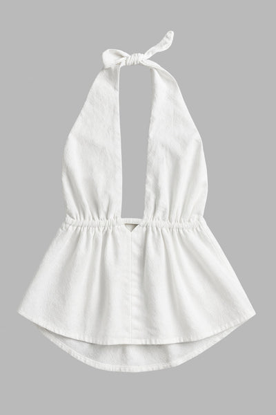 Top de cuello halter con nudo amarrable posterior, escote v con plisados frontales, rib elástico en cintura y peplum olanes. Detalle de escote en espalda con lazo amarrable posterior.