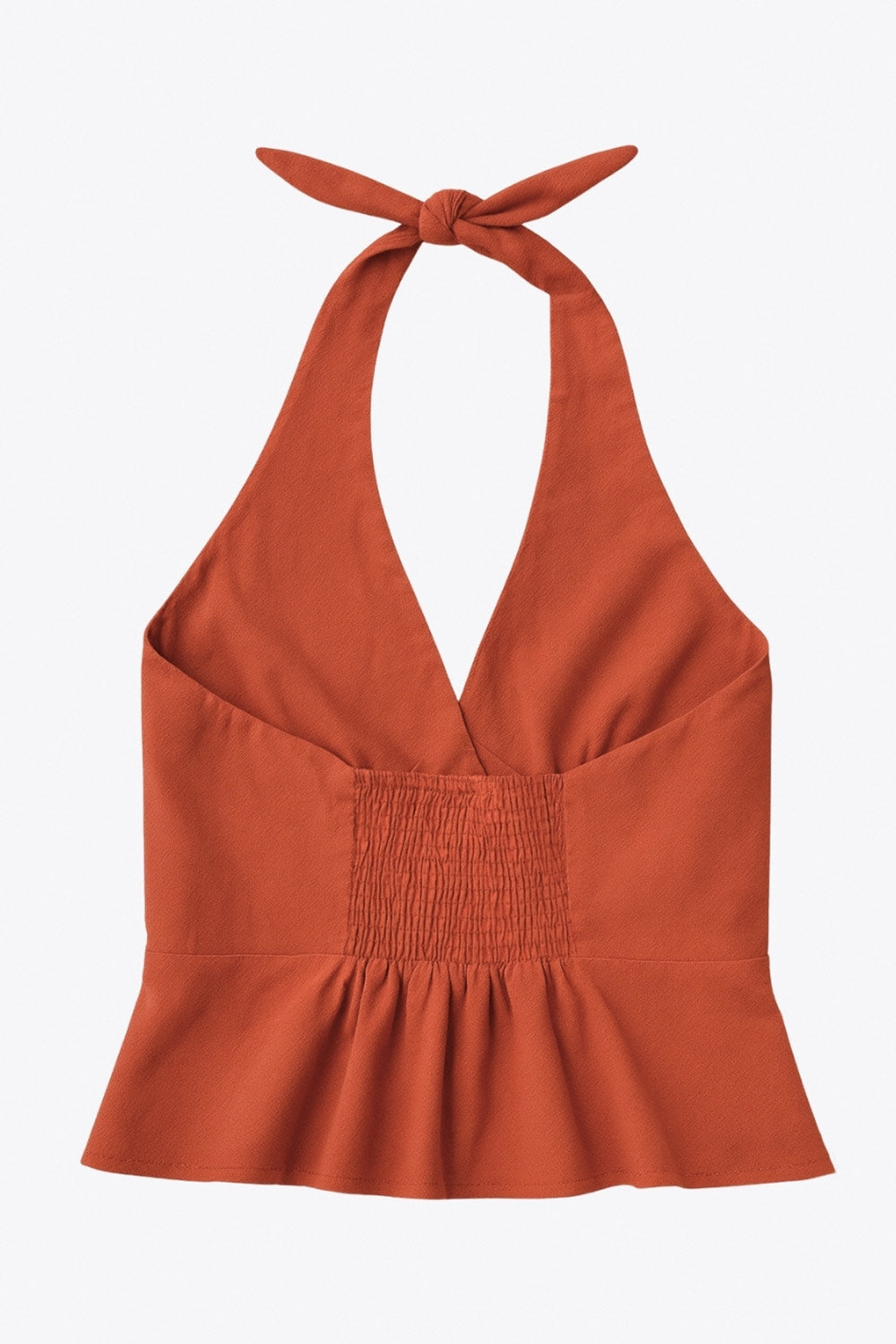 Top corto de cuello halter con nudo amarrable posterior, escote v con cortes y plisados decorativos frontales, fit ajustado, escote en espalda con fruncido posterior, cierre frontal con hilera de botones y abertura en bajo.