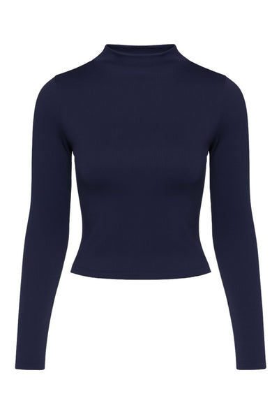 Top básico de canalé, fit ajustado, cuello mock seguido y manga larga.