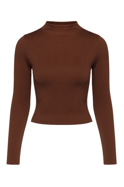 Top básico de canalé, fit ajustado, cuello mock seguido y manga larga.