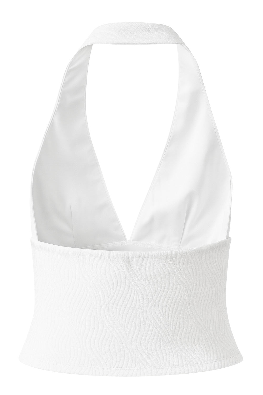 Top ajustado de cuello halter, escote v con cortes frontales, sin mangas y escote en espalda. Detalle de textura en tejido.