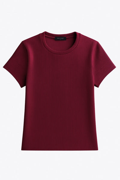 Top canalé de fit ajustado, manga corta y cuello redondo con rib en borde.