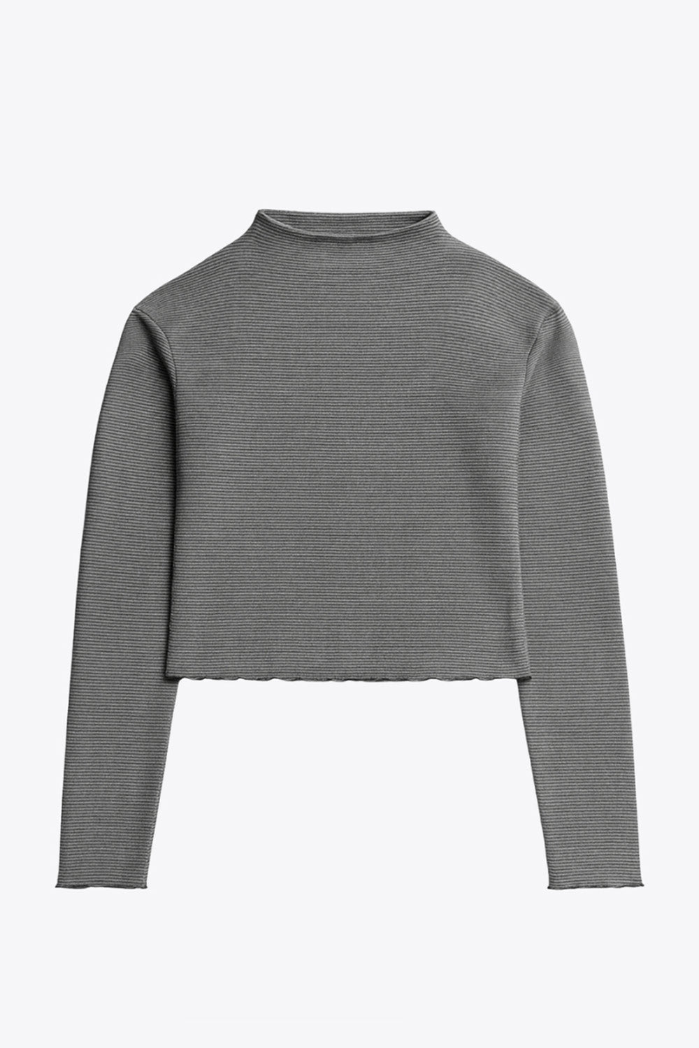 Top de manga larga con hombro caído, cuello mock seguido, fit recto, textura en tejido, detalle de rib en borde de bajo y puños.