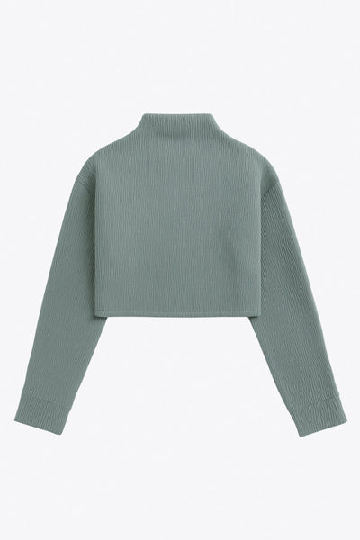 Top de manga larga con hombro caído, cuello mock seguido, fit recto y textura en tejido.