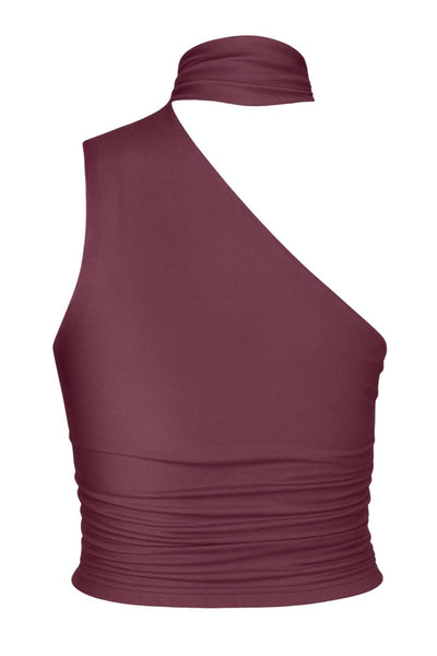 Top satinado asimétrico, de fit ajustado, detalles plisados laterales y en hombro, sin mangas, un hombro, escote diagonal y choker con plisados. Cierre posterior con botón y ojal.