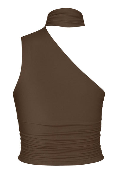 Top satinado asimétrico, de fit ajustado, detalles plisados laterales y en hombro, sin mangas, un hombro, escote diagonal y choker con plisados. Cierre posterior con botón y ojal.