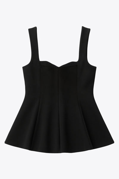 Top de tirantes, fit ajustado, escote corazón, costuras frontales y peplum con olanes en cintura.