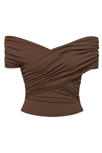 Top corto plisado de fit ajustado, escote v con cruce frontal, manga corta seguida, plisados en costados y hombros.